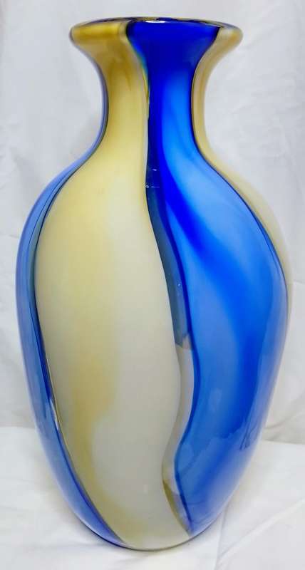 Stunning Murano vase in perfect condition
