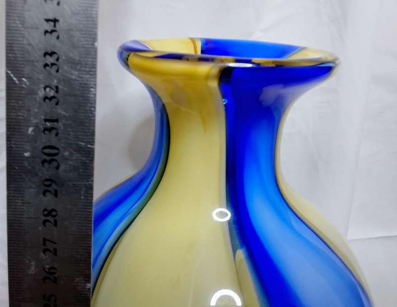 Stunning Murano vase in perfect condition