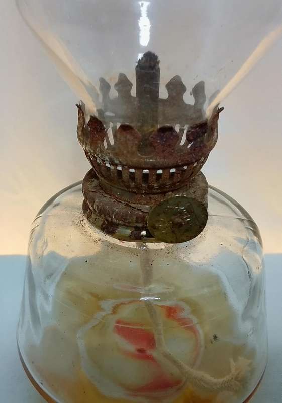 Lovely vintage medium sized oil lamp
