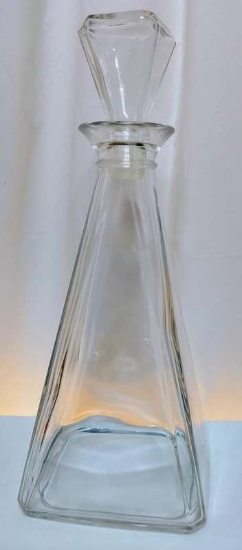 Lovely decanter in excellent condition
