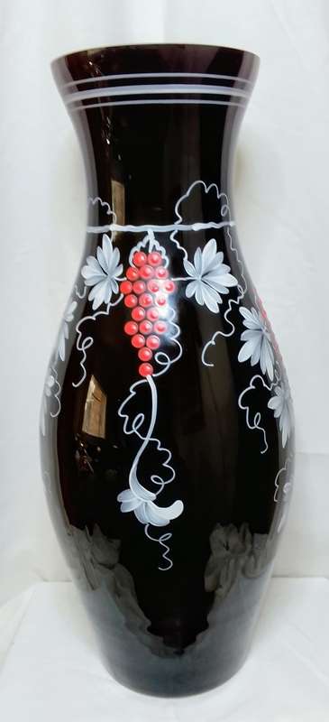 Stunning vintage Hyalith black amethyst vase