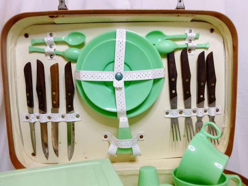 Cutest vintage picnic set from the 50's