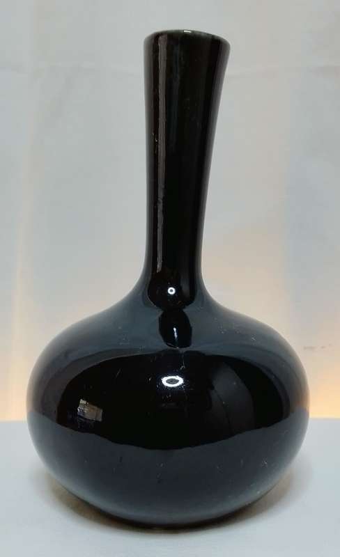 Beautiful vintage Lucia ware small vase