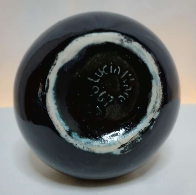 Beautiful vintage Lucia ware small vase