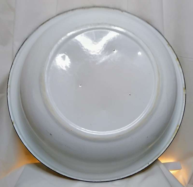 Lovely vintage large enameled bowl