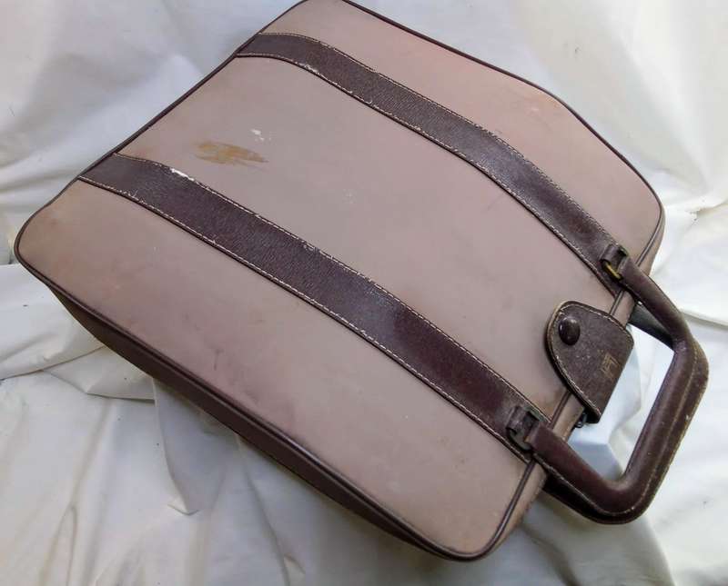 Olivetti Lettera 22 typewriter with original case