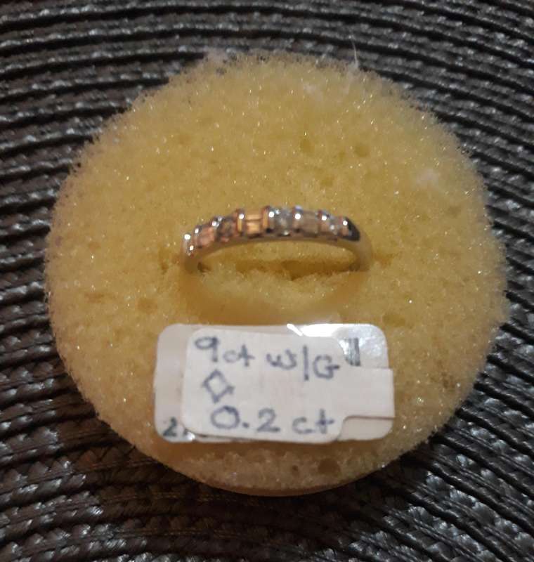 Ladies Ring 9K  White Gold  Size N (Medium)