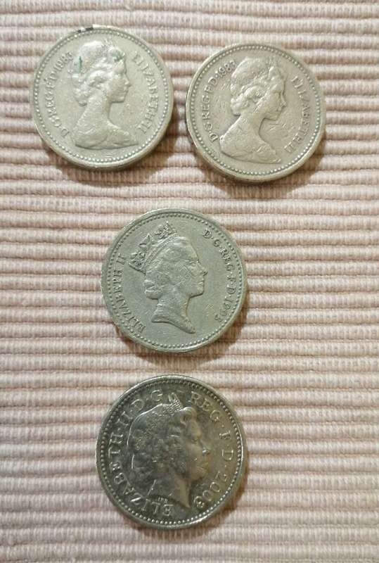 UK  1 Pound Coins Coat Of Arms.