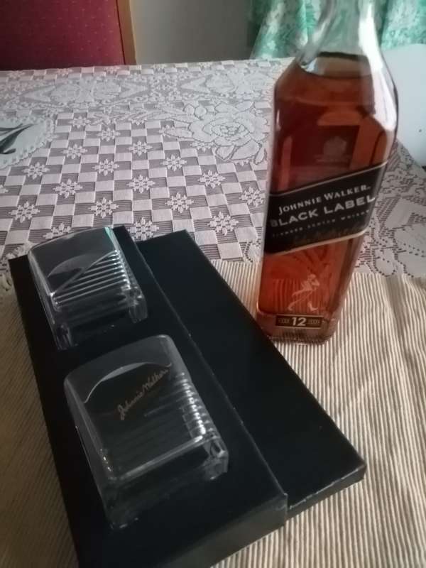 Johnnie Walker Black Label 12 Year Old 2 Glass Pack