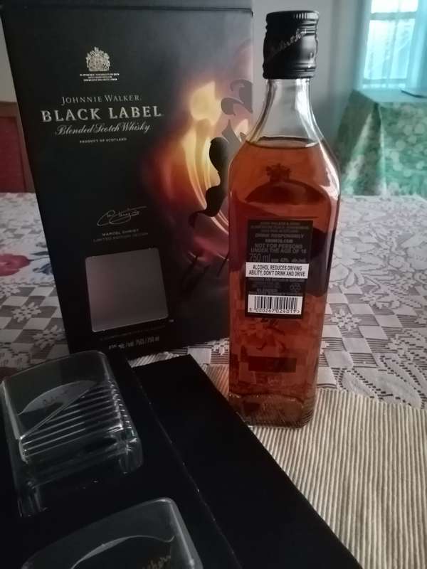 Johnnie Walker Black Label 12 Year Old 2 Glass Pack