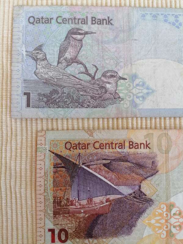 Qatar Central Bank 10  and 1 Riyals notes