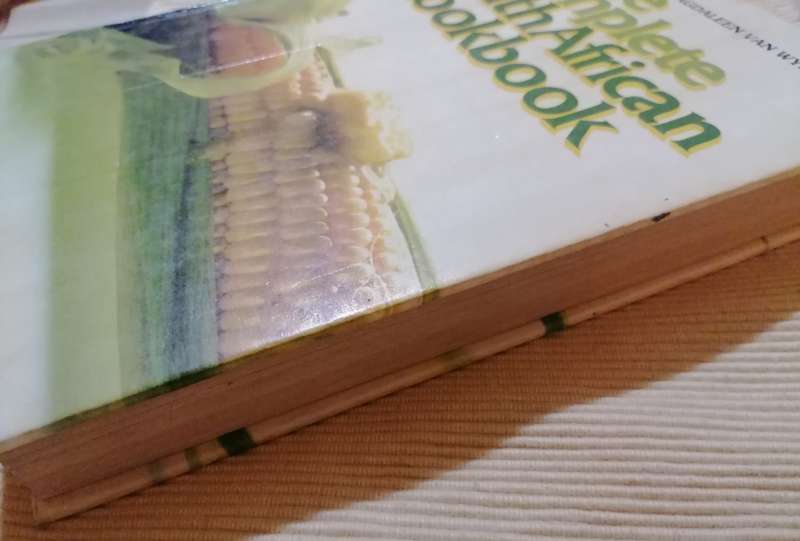 The Complete South African Cookbook - Magdaleen van Wyk 1987