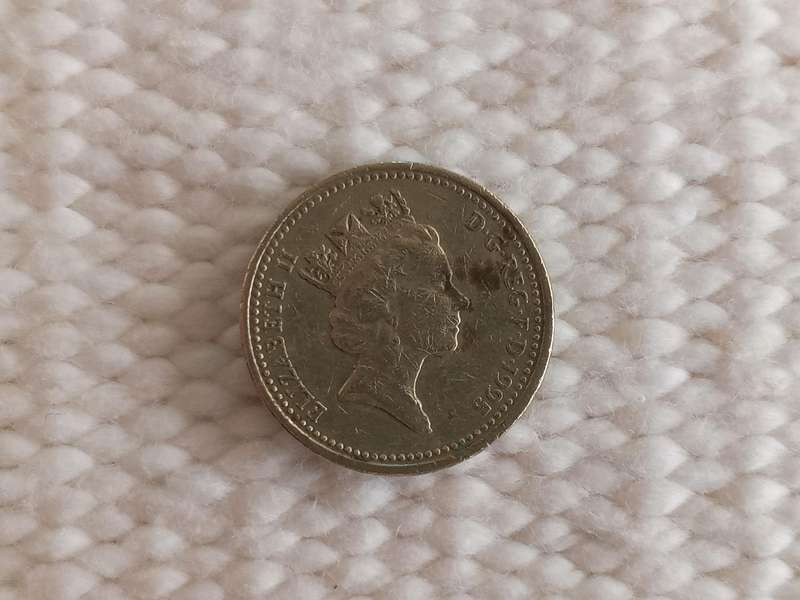 UK ONE POUNDS x 8