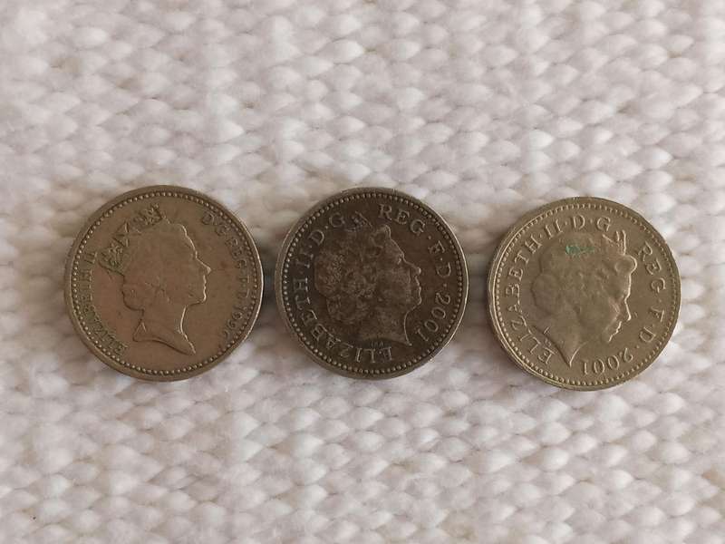 UK ONE POUNDS x 8