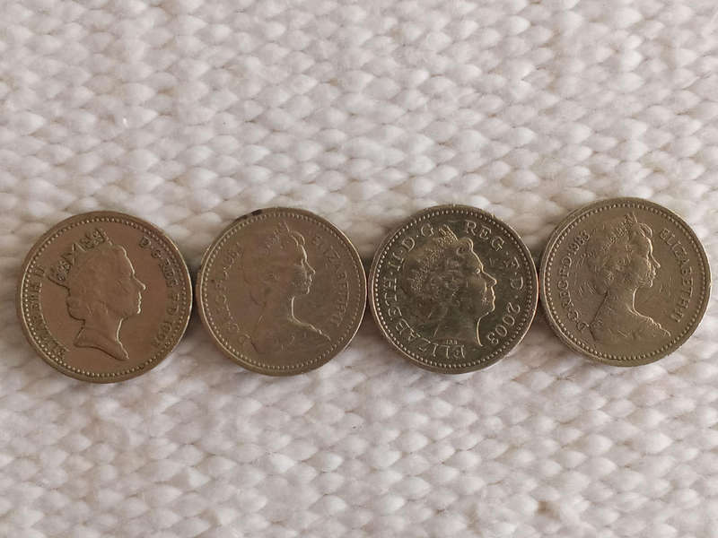 UK ONE POUNDS x 8