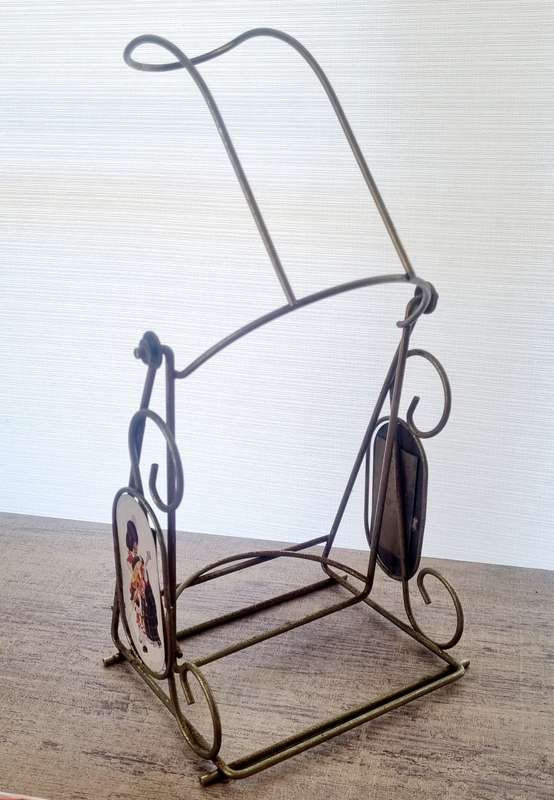 Scotch Guard Whisky Scotland 4.5Lt Bottle Metal Stand