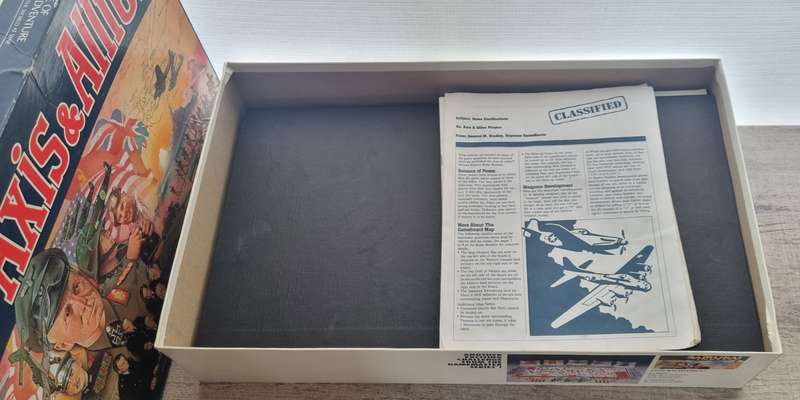 1987 AXIS & ALLIES WORLD WAR 2 ADVENTURE MILITARY BOARD GAME