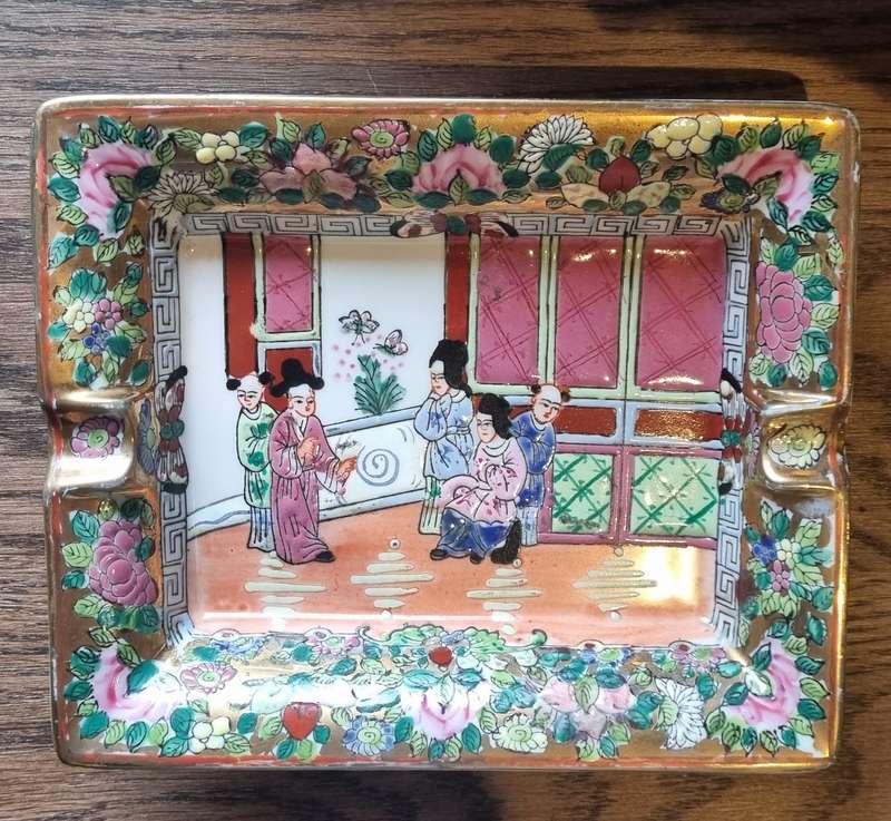 CHINESE Porcelain Hand Painted Gold Accents Bowl