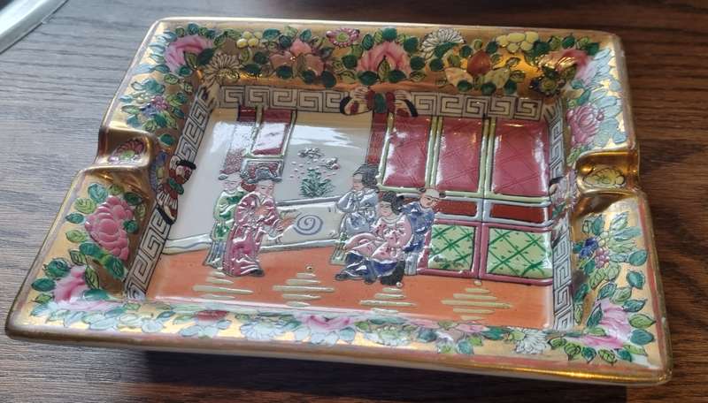 CHINESE Porcelain Hand Painted Gold Accents Bowl