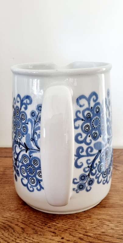 VINTAGE ARABIA FINLAND BLUE & WHITE "ORRI" JUG MID CENTURY SCANDINAVIAN DESIGN