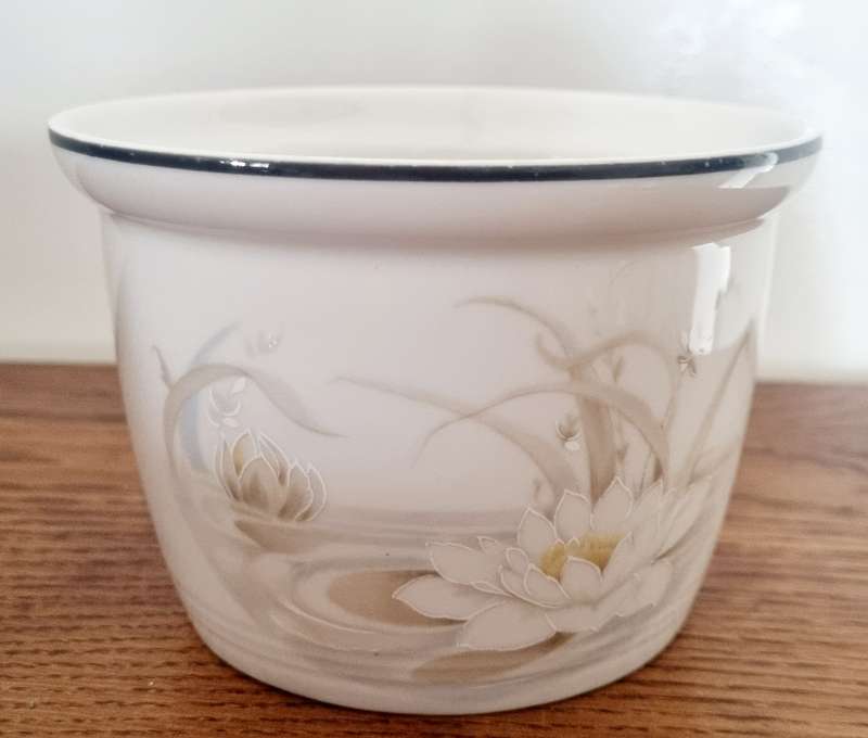 1983 Royal Doulton Lambethware Hampstead Waterlilies Fresh Flowers Pattern Soufflé Round Dish
