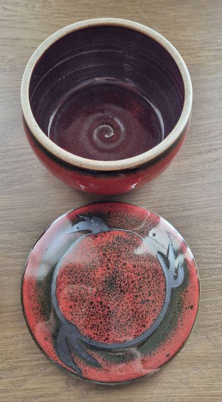 Beautiful hand-crafted lidded bowl or dish by Benjamin Burns of Great White Oak Gallery in Seagrove