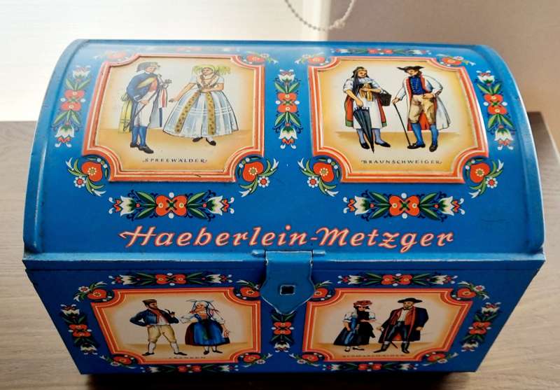 Vintage Treasure Chest Lid Tin Haeberlein-Metzger Lebkuchen Nuremberg Germany