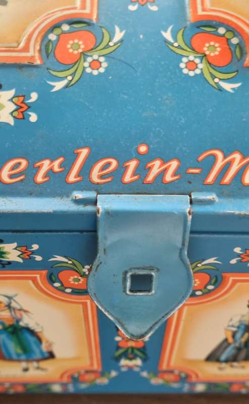 Vintage Treasure Chest Lid Tin Haeberlein-Metzger Lebkuchen Nuremberg Germany