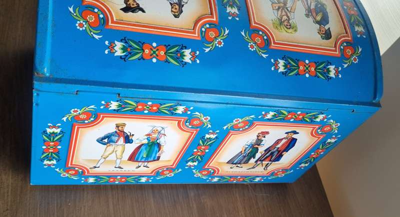 Vintage Treasure Chest Lid Tin Haeberlein-Metzger Lebkuchen Nuremberg Germany