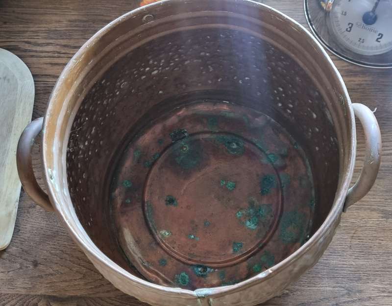 Old Large Brass/Copper Hammered Handled Pot
