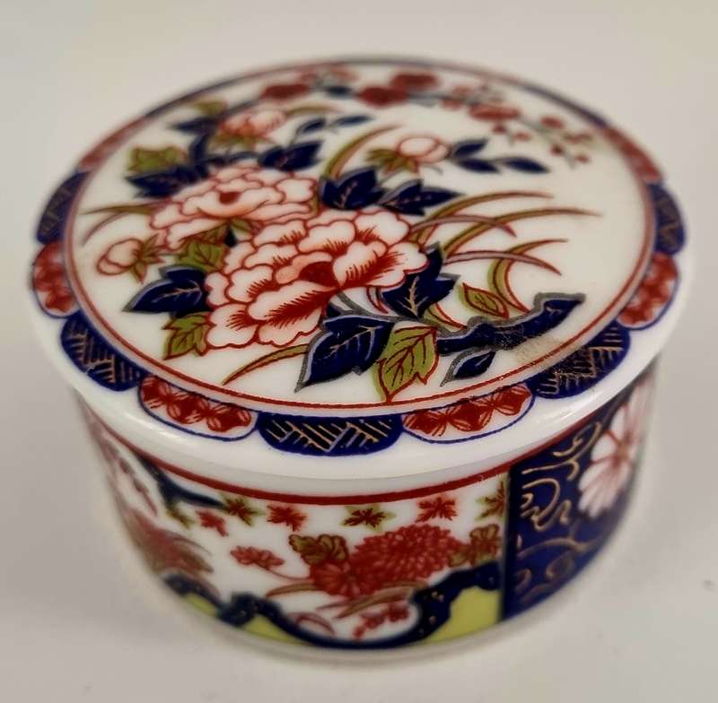 GENUINE JAPANESE IMPERIAL IMARI TRINKET PORCELAIN JAR