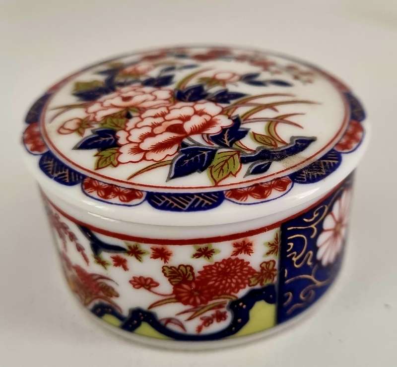 GENUINE JAPANESE IMPERIAL IMARI TRINKET PORCELAIN JAR