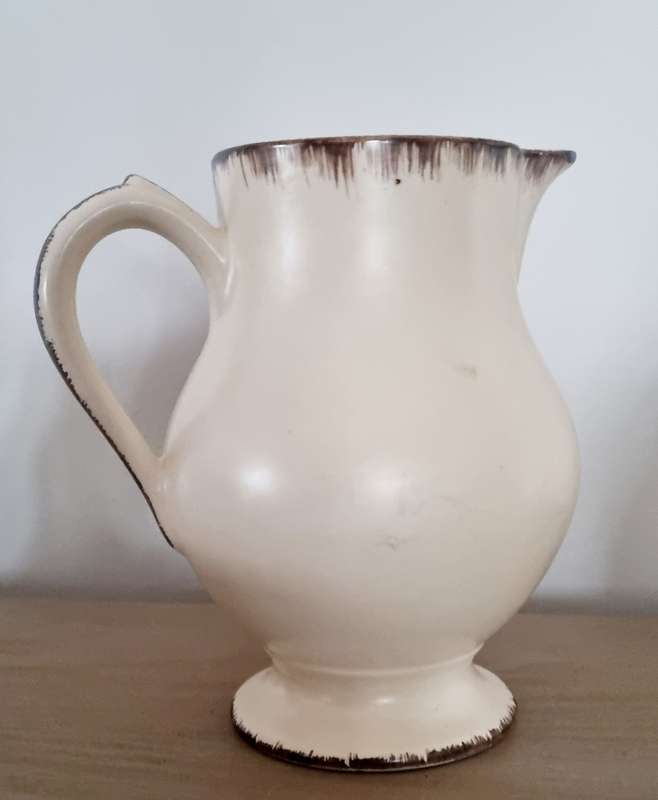 Senlis Cathedral (French/France: Cathédrale Notre-Dame de Senlis) Porcelain Water Jug