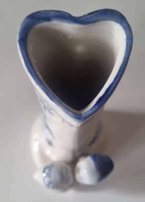 Handpainted Delft Holland Blue and White Heart Porcelain kissing couple, Candlestick/ bud vase