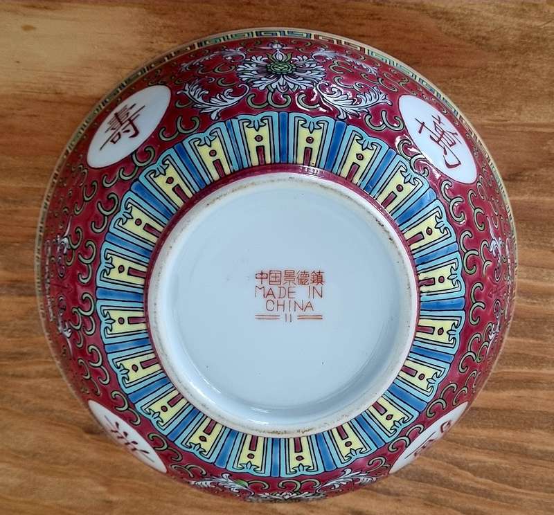 Large Chinese porcelain Bowl with Wan Shou Wu Jiang