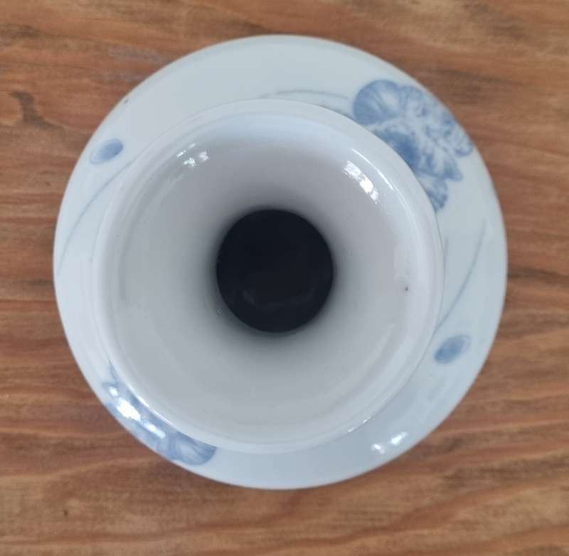 Porcelain Chinese Stamp Flower Pot Vase