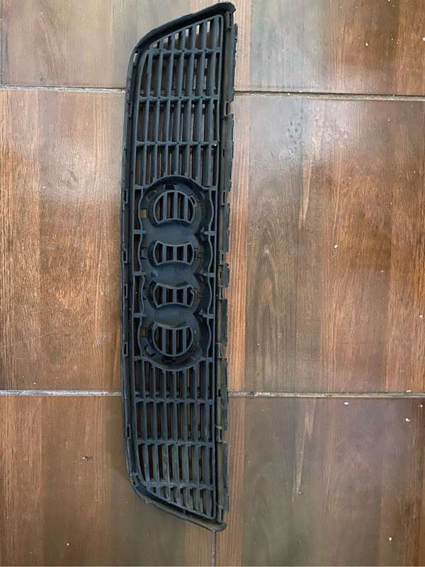 Audi S3 8L bare grille