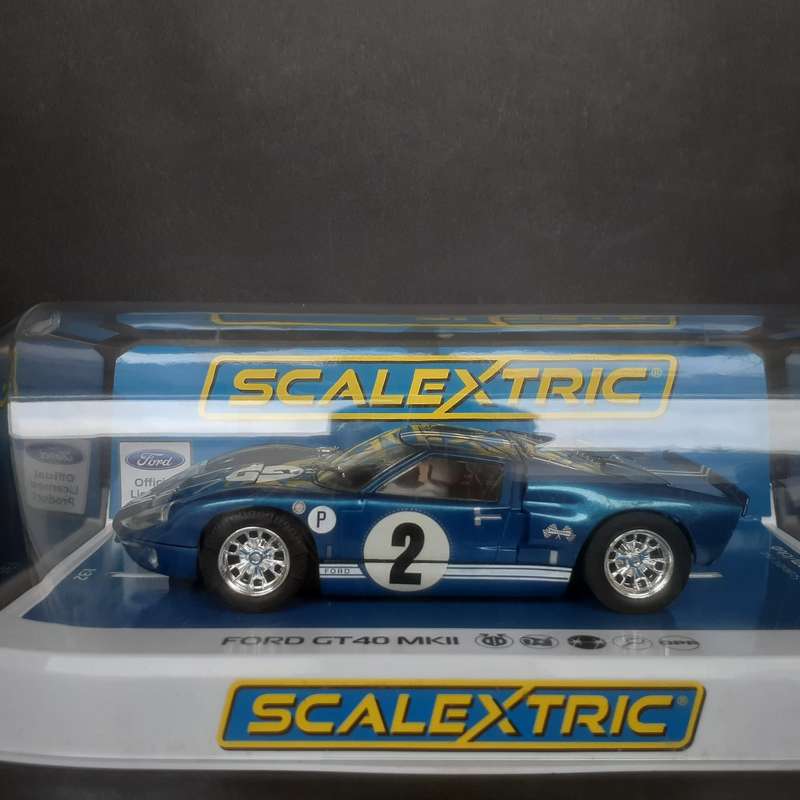 Scalextric C3916 Ford GT40 Mk.II 12h Sebring 1967 Boxed