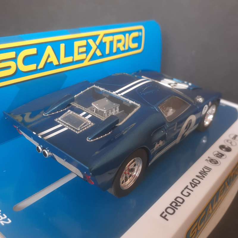 Scalextric C3916 Ford GT40 Mk.II 12h Sebring 1967 Boxed