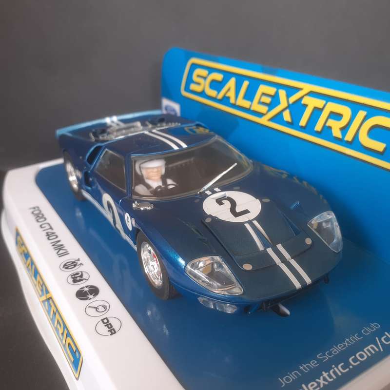 Scalextric C3916 Ford GT40 Mk.II 12h Sebring 1967 Boxed