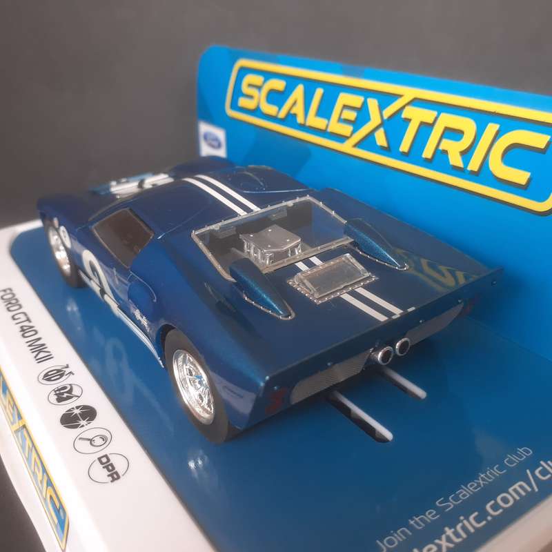 Scalextric C3916 Ford GT40 Mk.II 12h Sebring 1967 Boxed