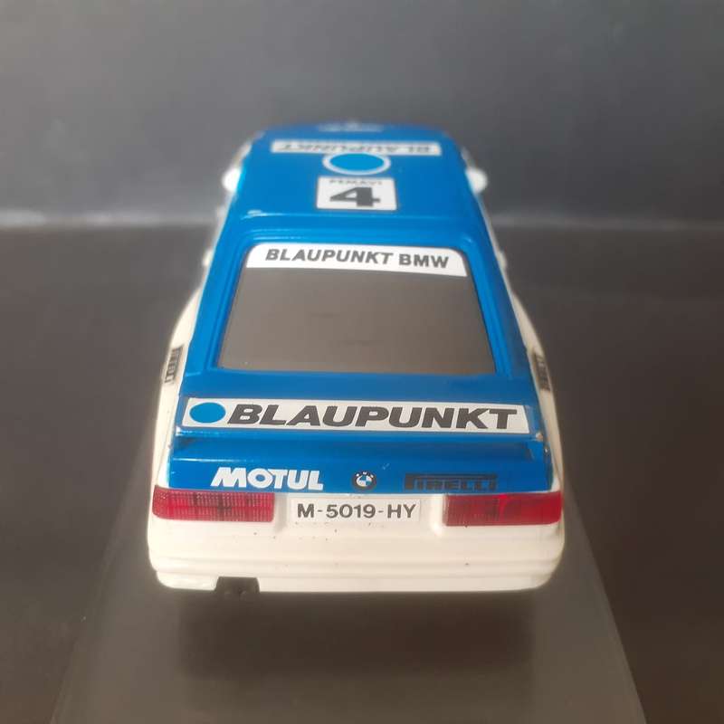 SCX BMW M3 E30 Blaupunkt