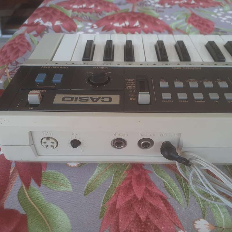 Casio Casiotone MT-70 Mini Keyboard