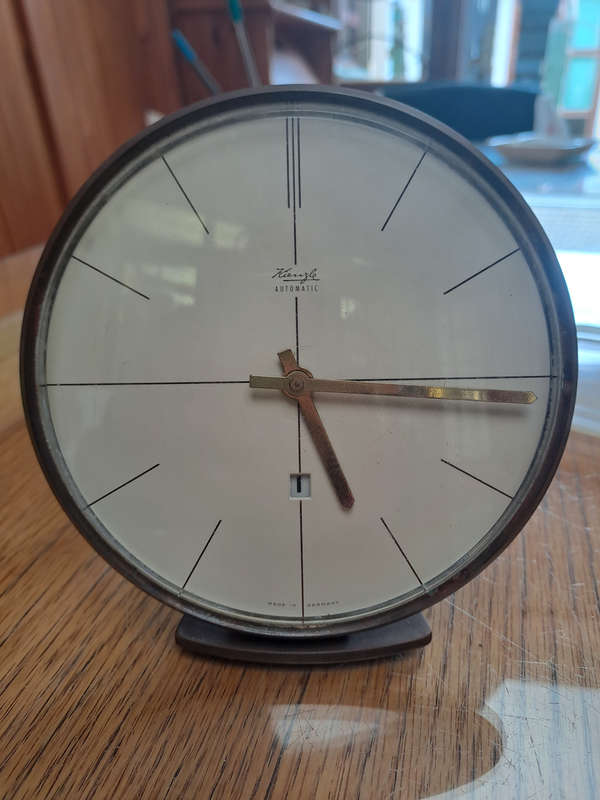 Elegant Kienzle Automatic with day window desk clock Heinrich Moller