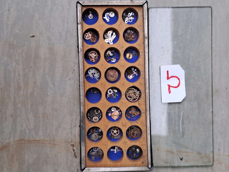 Lot 1 OMEGA parts Various