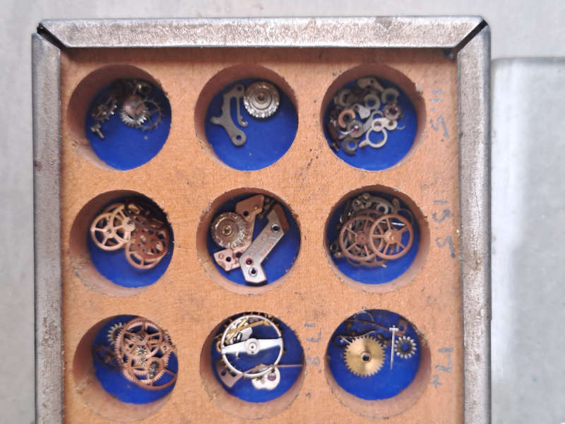 Lot 1 OMEGA parts Various