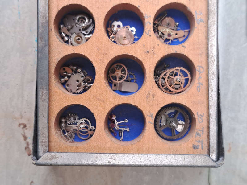 Lot 1 OMEGA parts Various