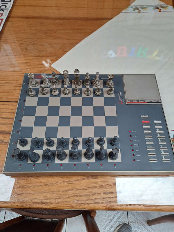 Electronic Kasparov chess computer 17 levels vintage