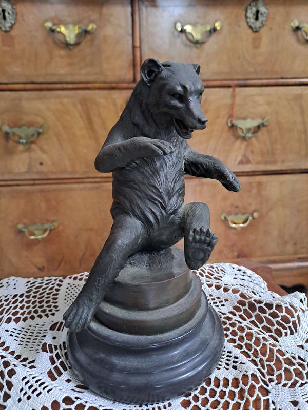 Grizzly bear Bronze sculpture very nice detail