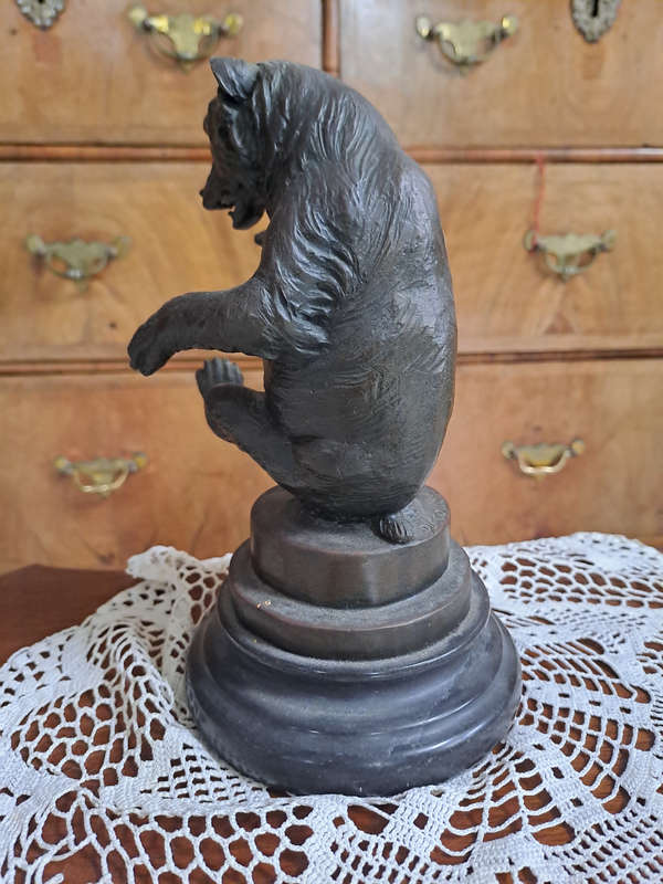 Grizzly bear Bronze sculpture very nice detail
